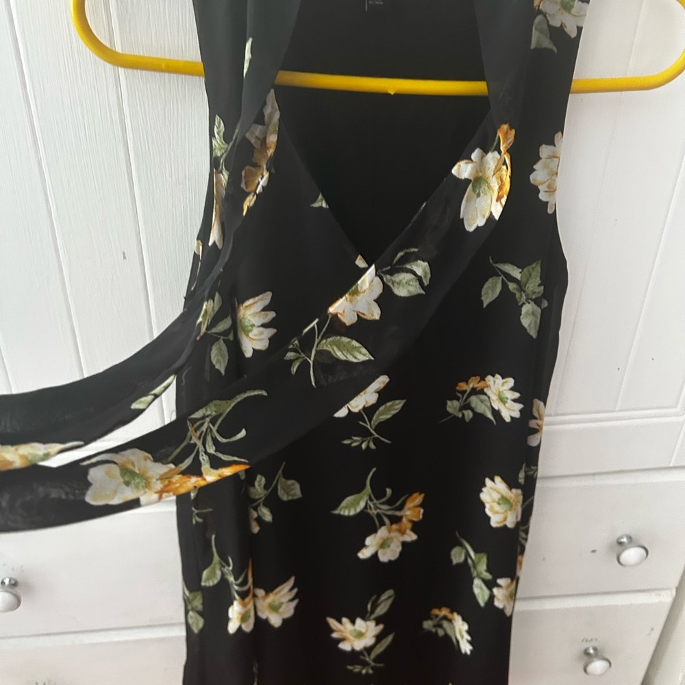 NWOT FOREVER 21 Floral Sleeveless Lined Black Dress w/Tie Neck, Flowy Skirt - Picture 4 of 11